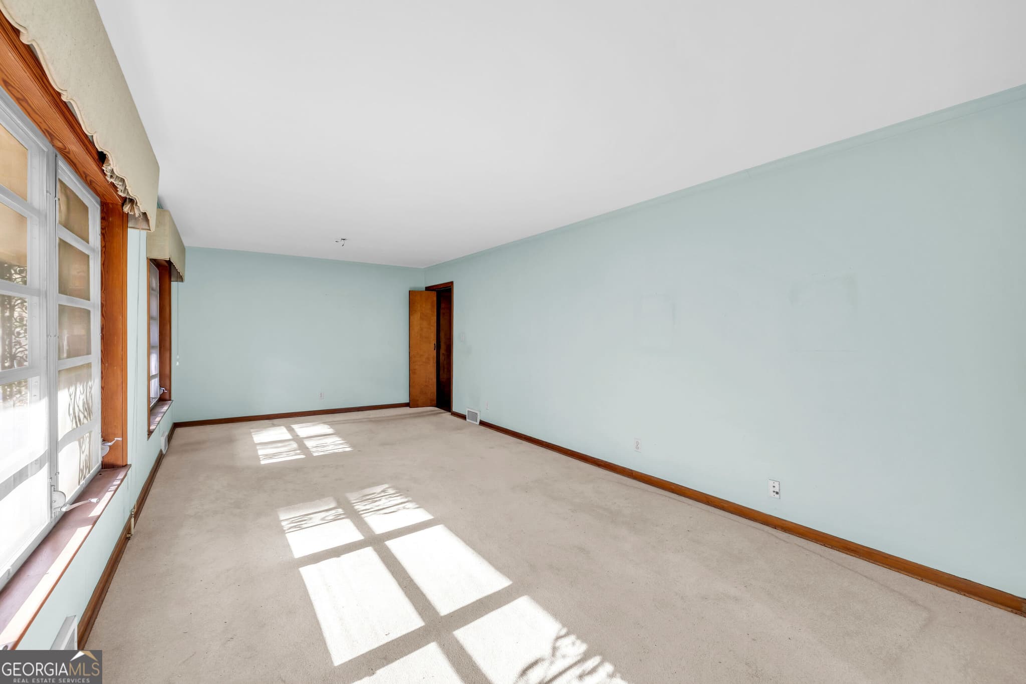 3 bedroom, 2 bathroom, 1,574 sq ft single family residence for sale at 2425 Melinda Court, Atlanta, GA 30345 — photo 3