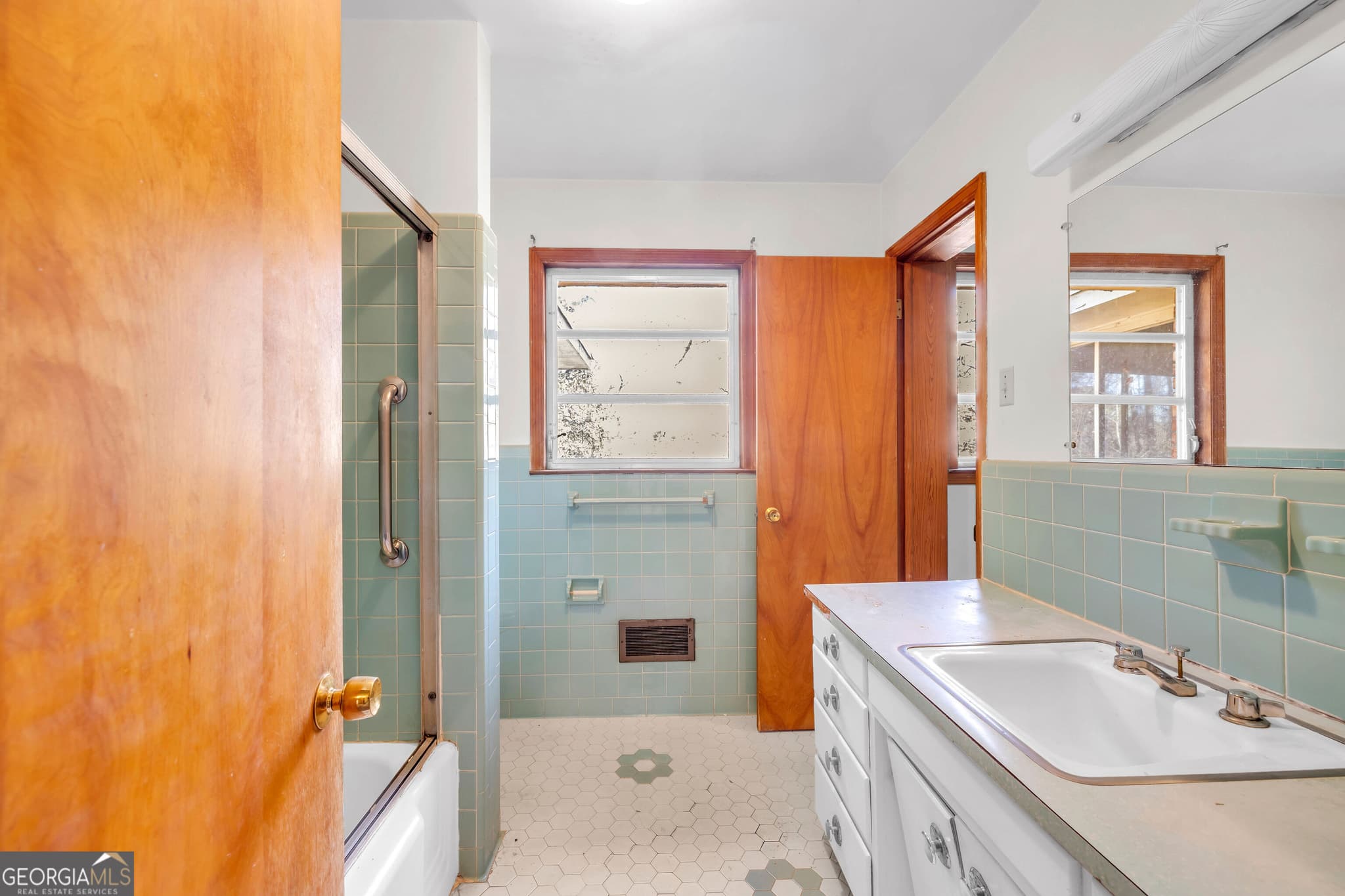 3 bedroom, 2 bathroom, 1,574 sq ft single family residence for sale at 2425 Melinda Court, Atlanta, GA 30345 — photo 10