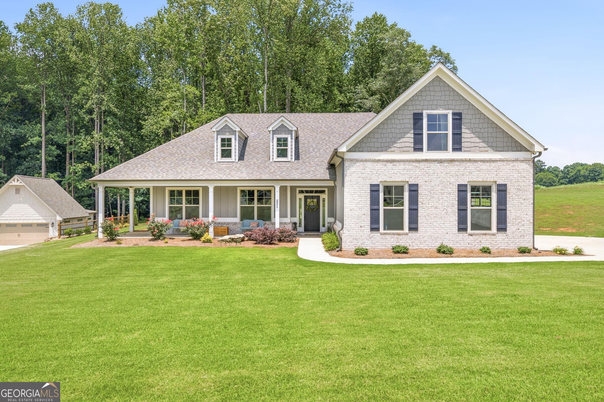 4 bedroom, 3.5 bathroom, 2,560 sq ft single family residence for sale at 231 Camden Loop, Jefferson, GA 30549 — photo 2