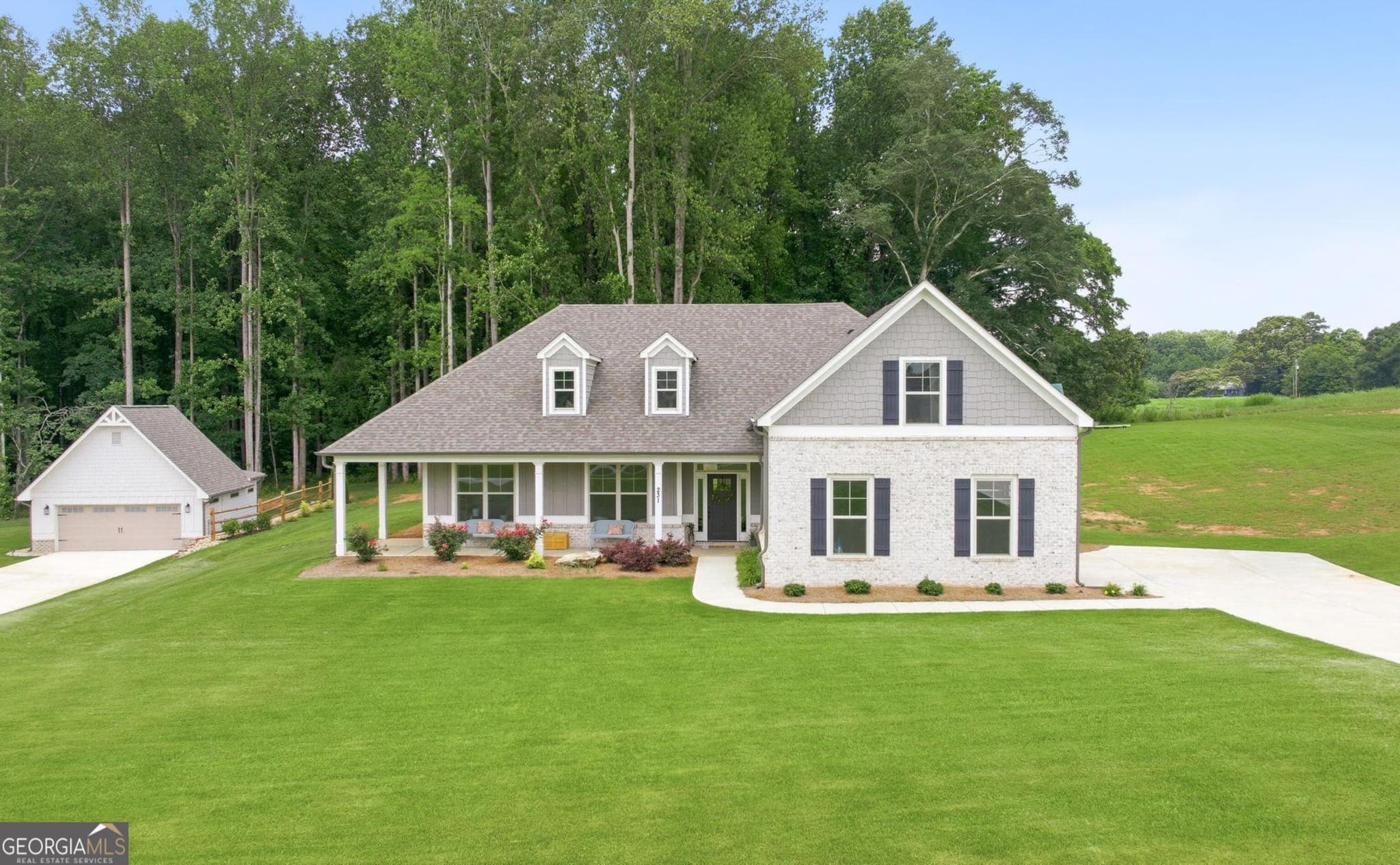 4 bedroom, 3.5 bathroom, 2,560 sq ft single family residence for sale at 231 Camden Loop, Jefferson, GA 30549