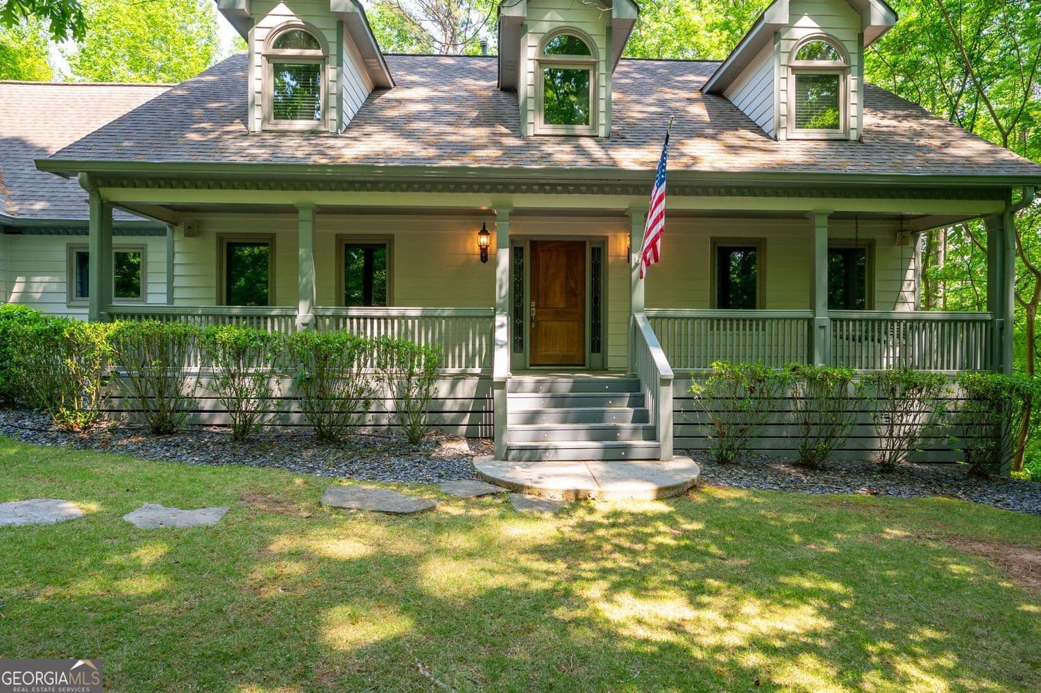 5 bedroom, 4 bathroom, 3,430 sq ft single family residence for sale at 465 Willowbrook Drive, Smyrna, GA 30082 — photo 2