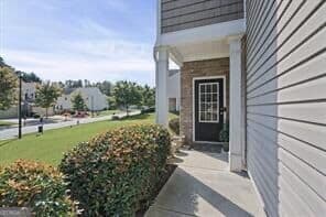 3 bedroom, 2.5 bathroom, 1,874 sq ft townhouse for sale at 1323 Brookmere Way, Cumming, GA 30040 — photo 2