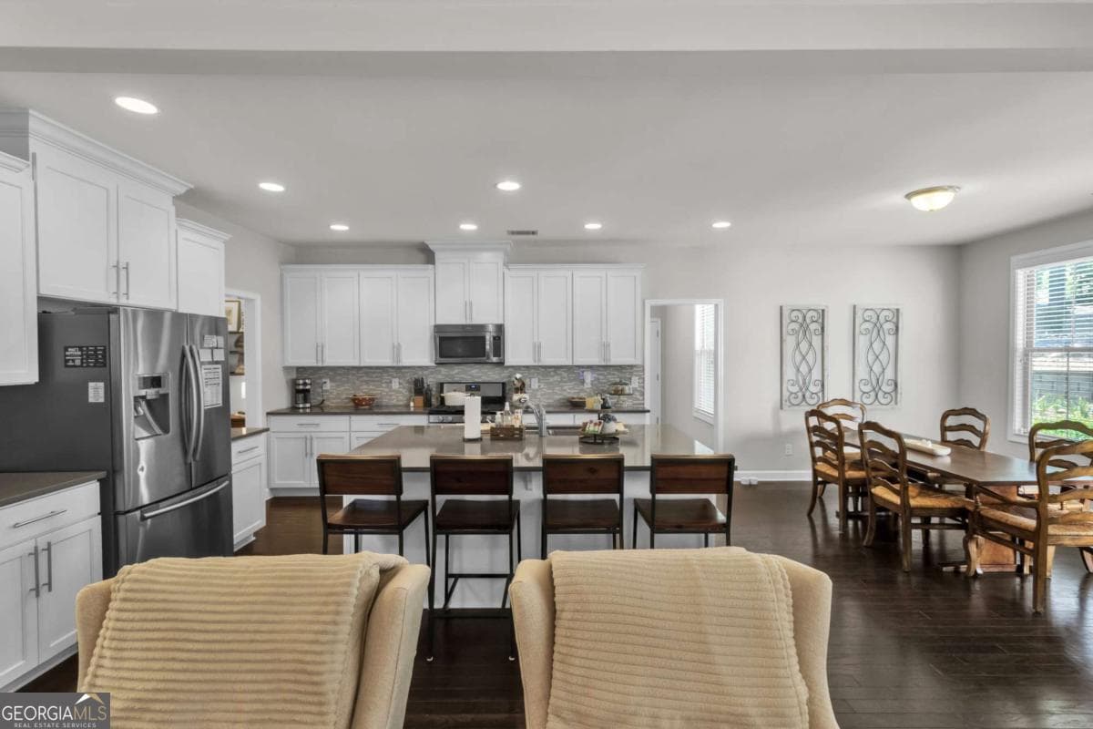 4 bedroom, 3 bathroom, 3,018 sq ft single family residence for sale at 7016 Dove Point Lane, Hoschton, GA 30548 — photo 4