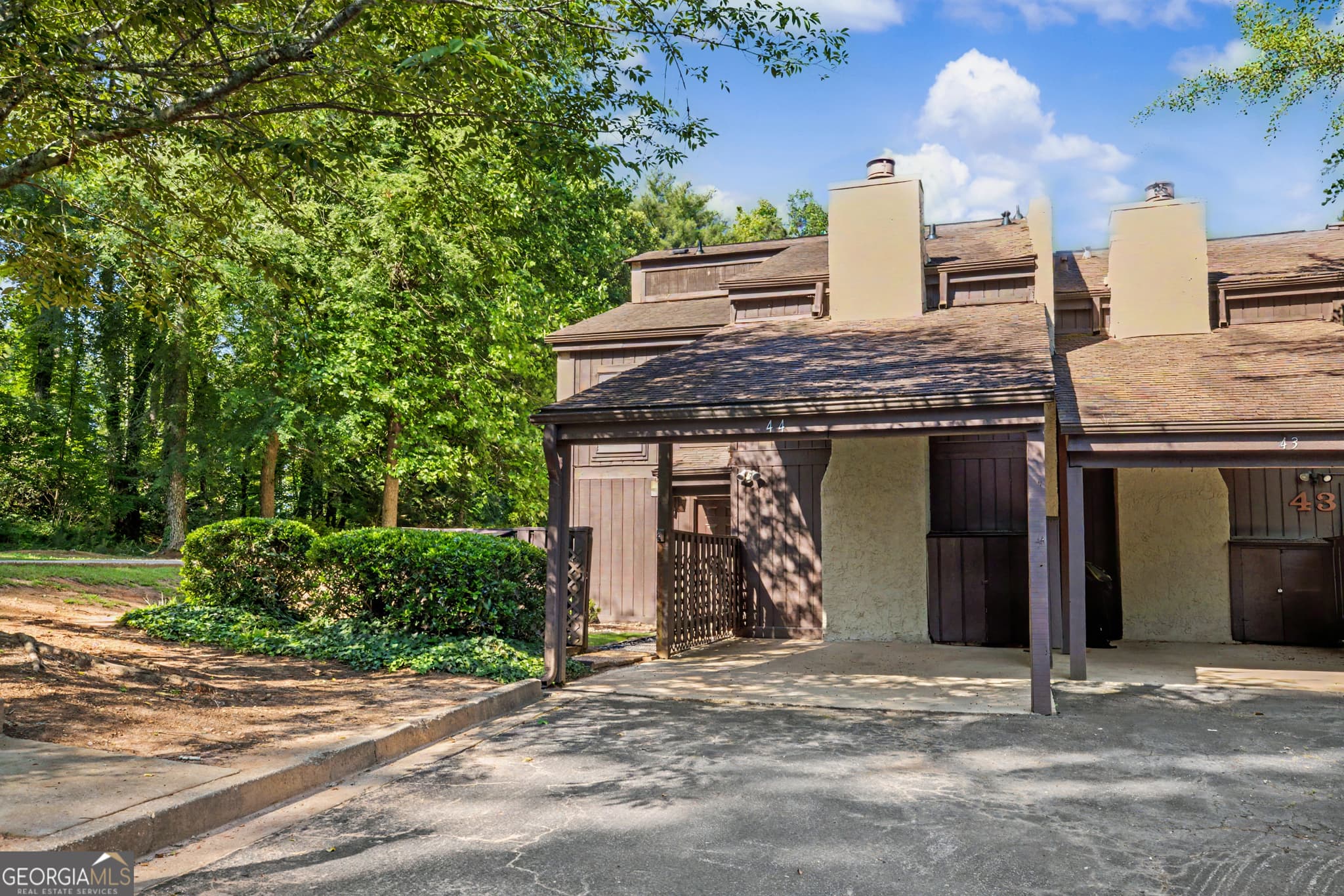 3 bedroom, 2.5 bathroom, 1,774 sq ft condominium sold at 44 Cobblestone Creek, Peachtree City, GA 30269