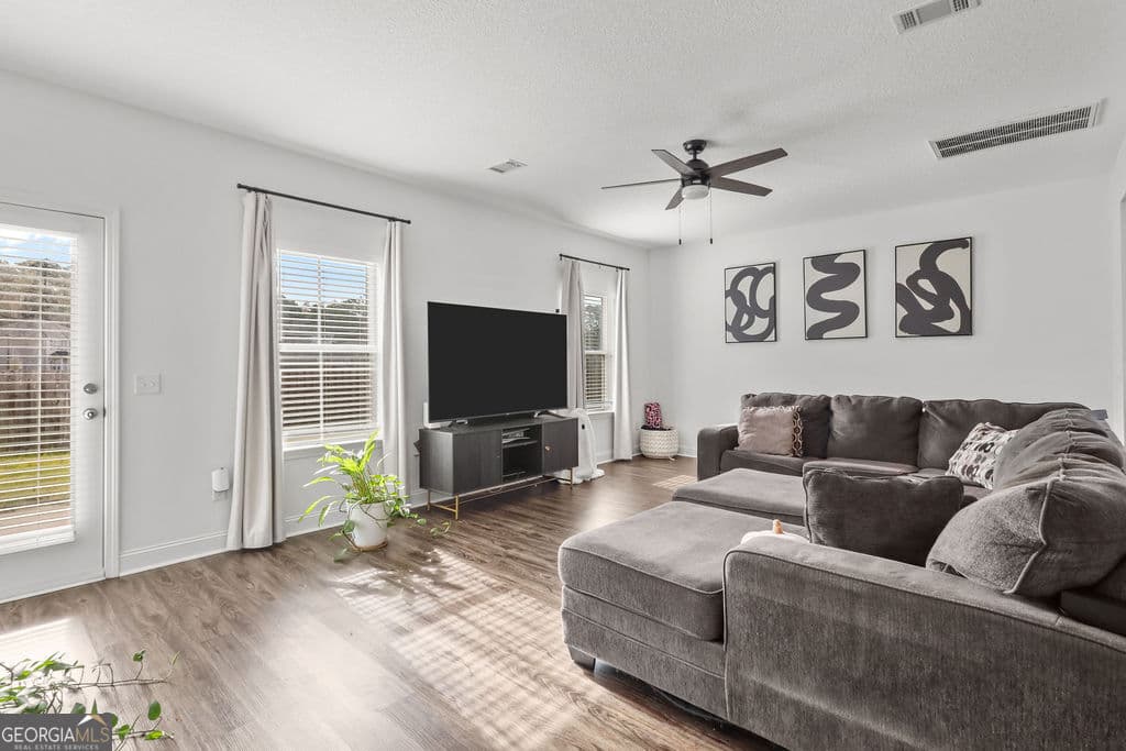 4 bedroom, 2.5 bathroom, 2,264 sq ft single family residence for sale at 871 Grayson Avenue, Hinesville, GA 31313 — photo 9