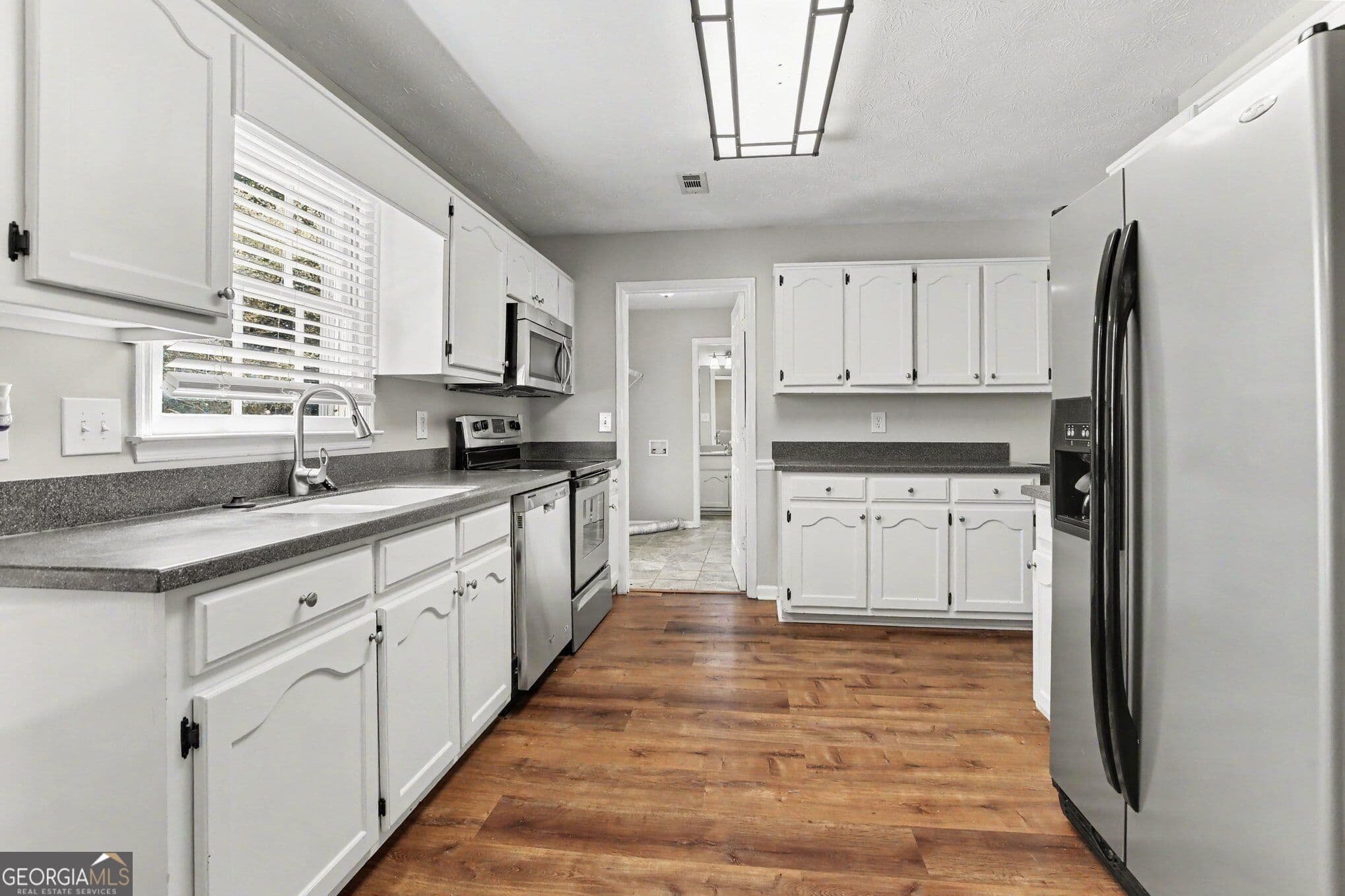 4 bedroom, 2.5 bathroom, 2,125 sq ft single family residence for sale at 108 Cabin Gate, Peachtree City, GA 30269 — photo 6