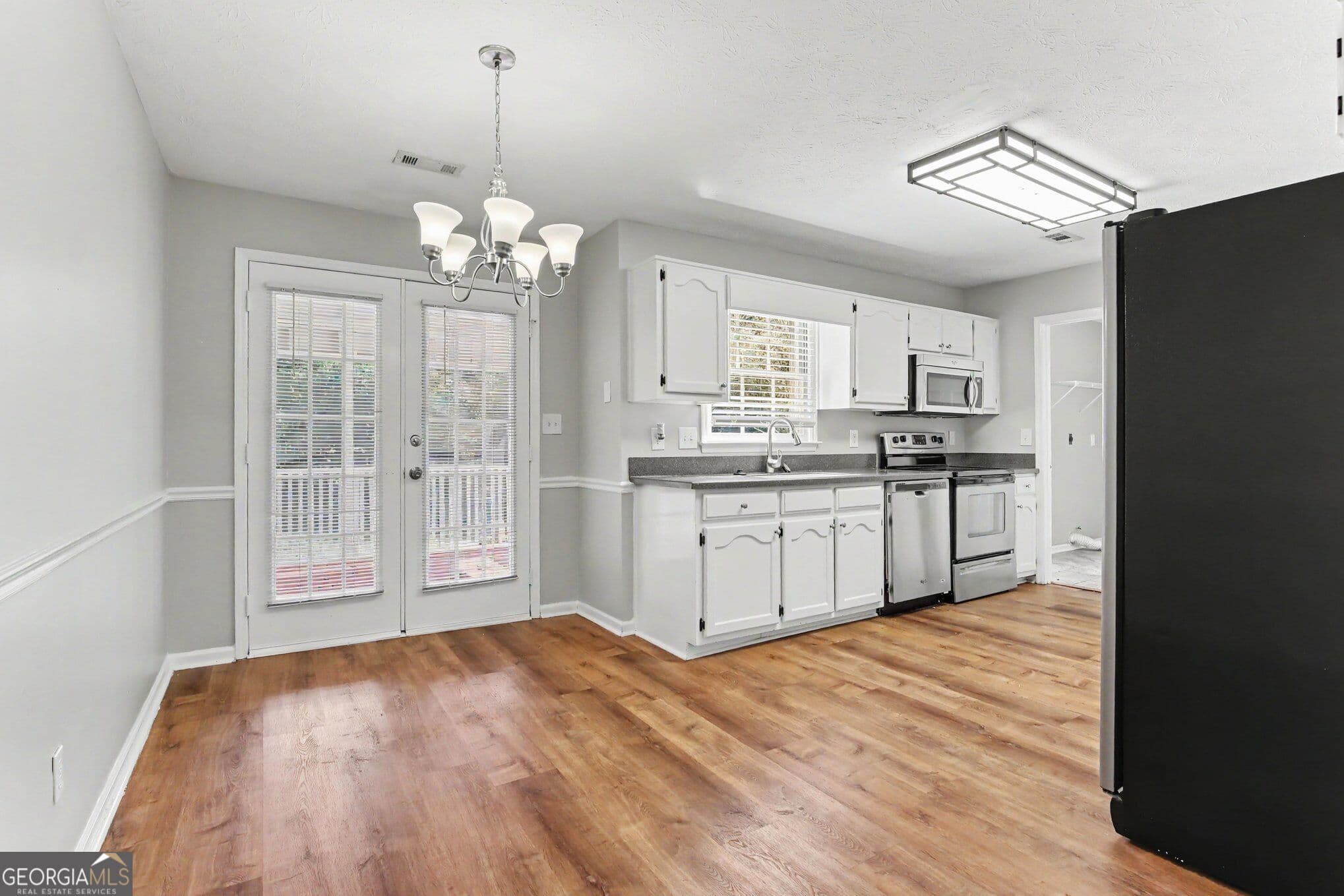 4 bedroom, 2.5 bathroom, 2,125 sq ft single family residence for sale at 108 Cabin Gate, Peachtree City, GA 30269 — photo 7