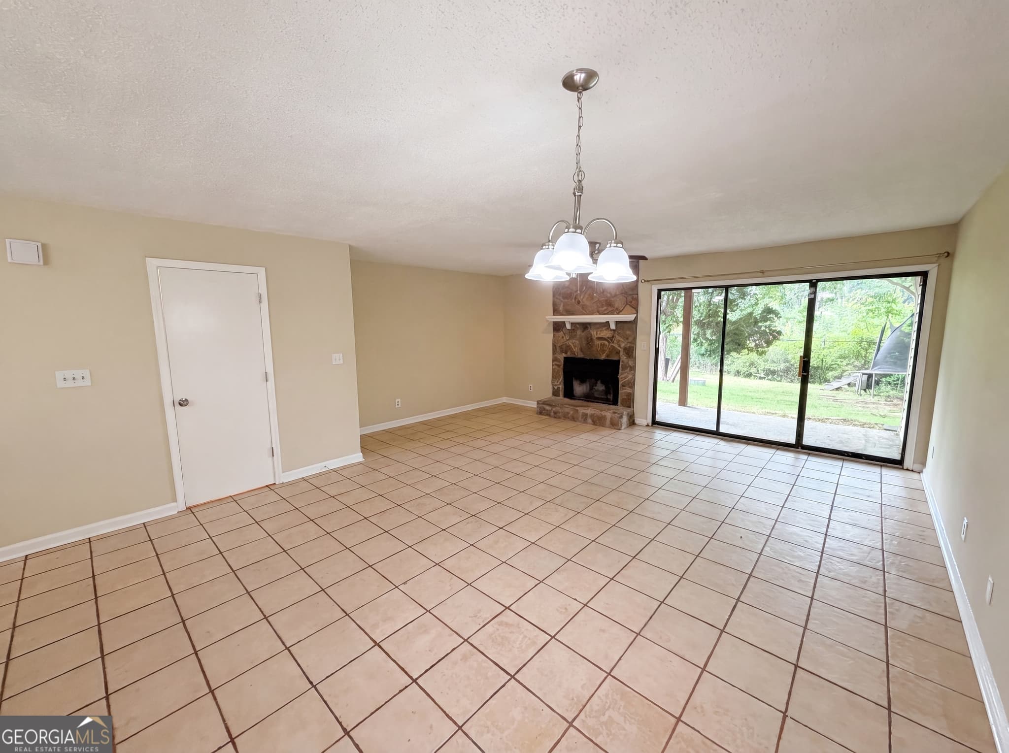 2 bedroom, 2.5 bathroom, 1,364 sq ft townhouse for sale at 3271 Tennington Place 0, Lawrenceville, GA 30044 — photo 3