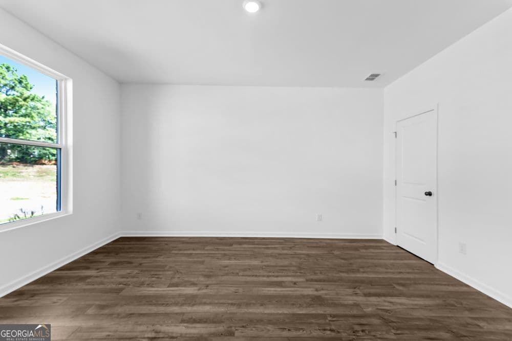 4 bedroom, 2.5 bathroom, 2,706 sq ft single family residence for sale at 3991 Alderstone Drive, Flowery Branch, GA 30542 — photo 6