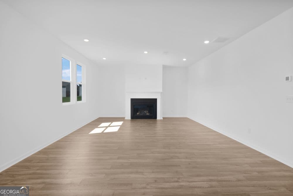 4 bedroom, 2.5 bathroom, 2,706 sq ft single family residence for sale at 3991 Alderstone Drive, Flowery Branch, GA 30542 — photo 3
