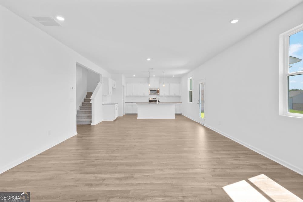 4 bedroom, 2.5 bathroom, 2,706 sq ft single family residence for sale at 3991 Alderstone Drive, Flowery Branch, GA 30542 — photo 8