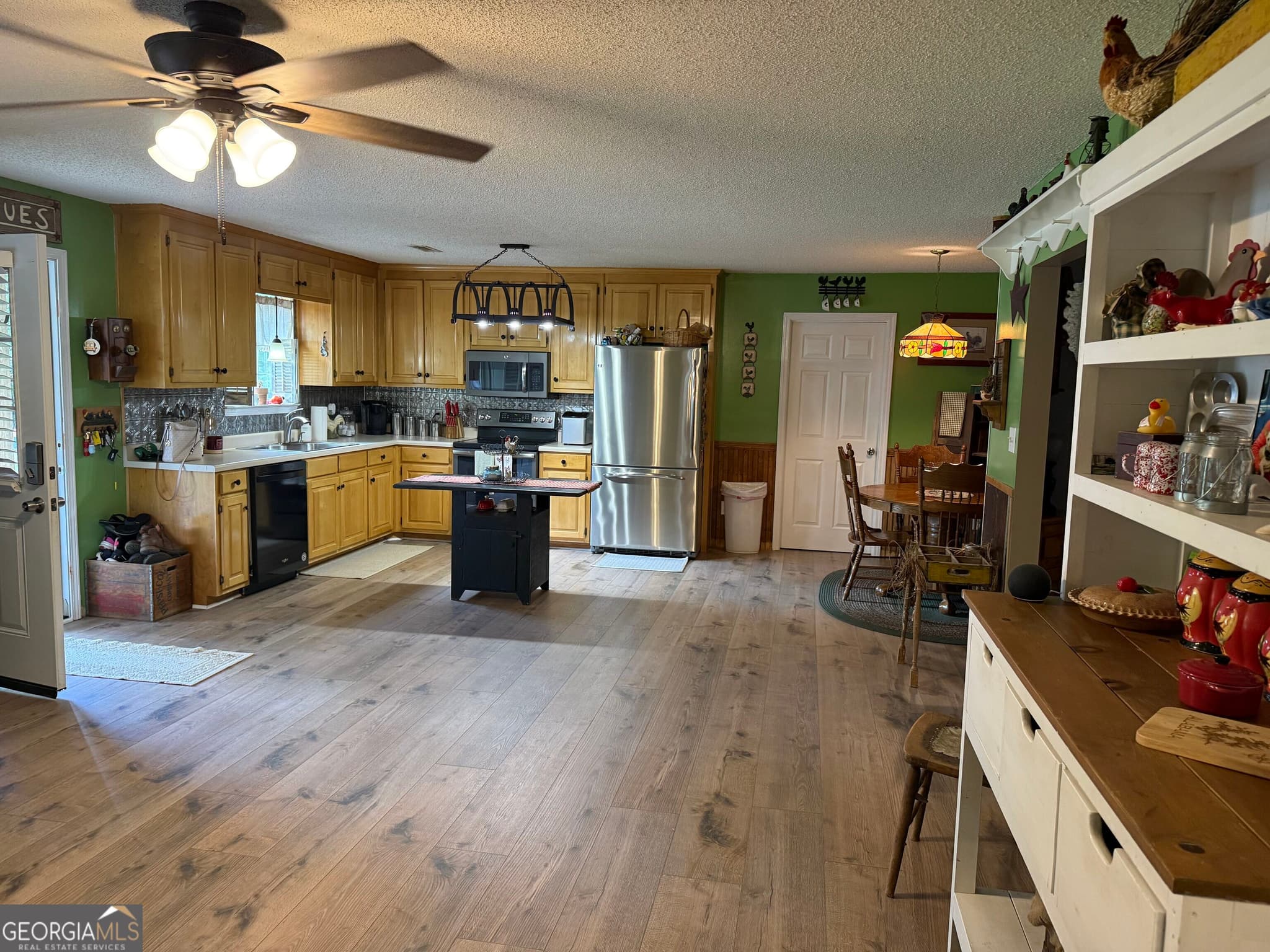 4 bedroom, 3 bathroom, 2,470 sq ft single family residence for sale at 420 Charlie B Johnson Road, Newnan, GA 30263 — photo 4