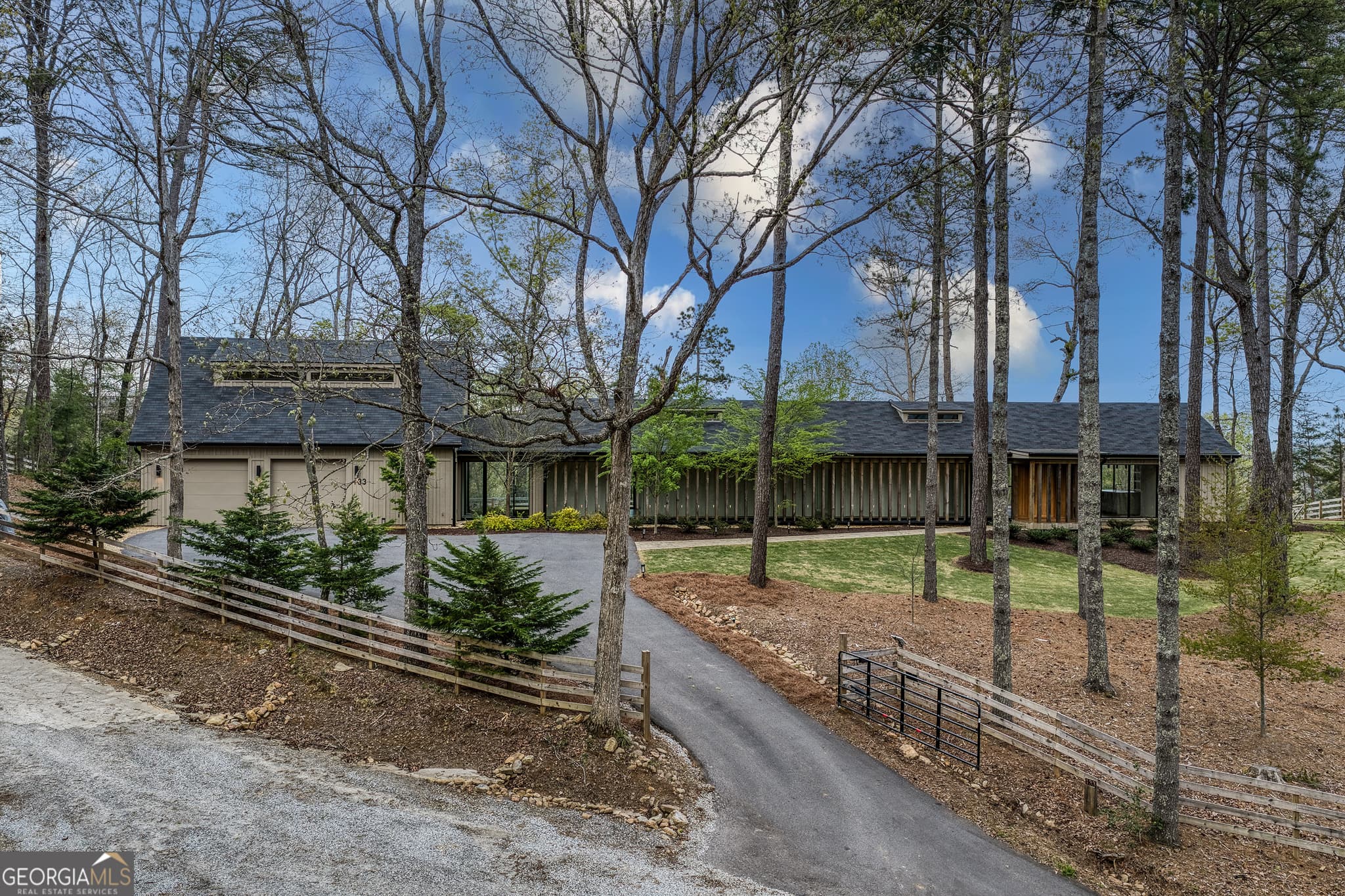 3 bedroom, 4 bathroom, 2,891 sq ft single family residence under contract at 133 Oasis Ridge Road, Lakemont, GA 30552 — photo 2