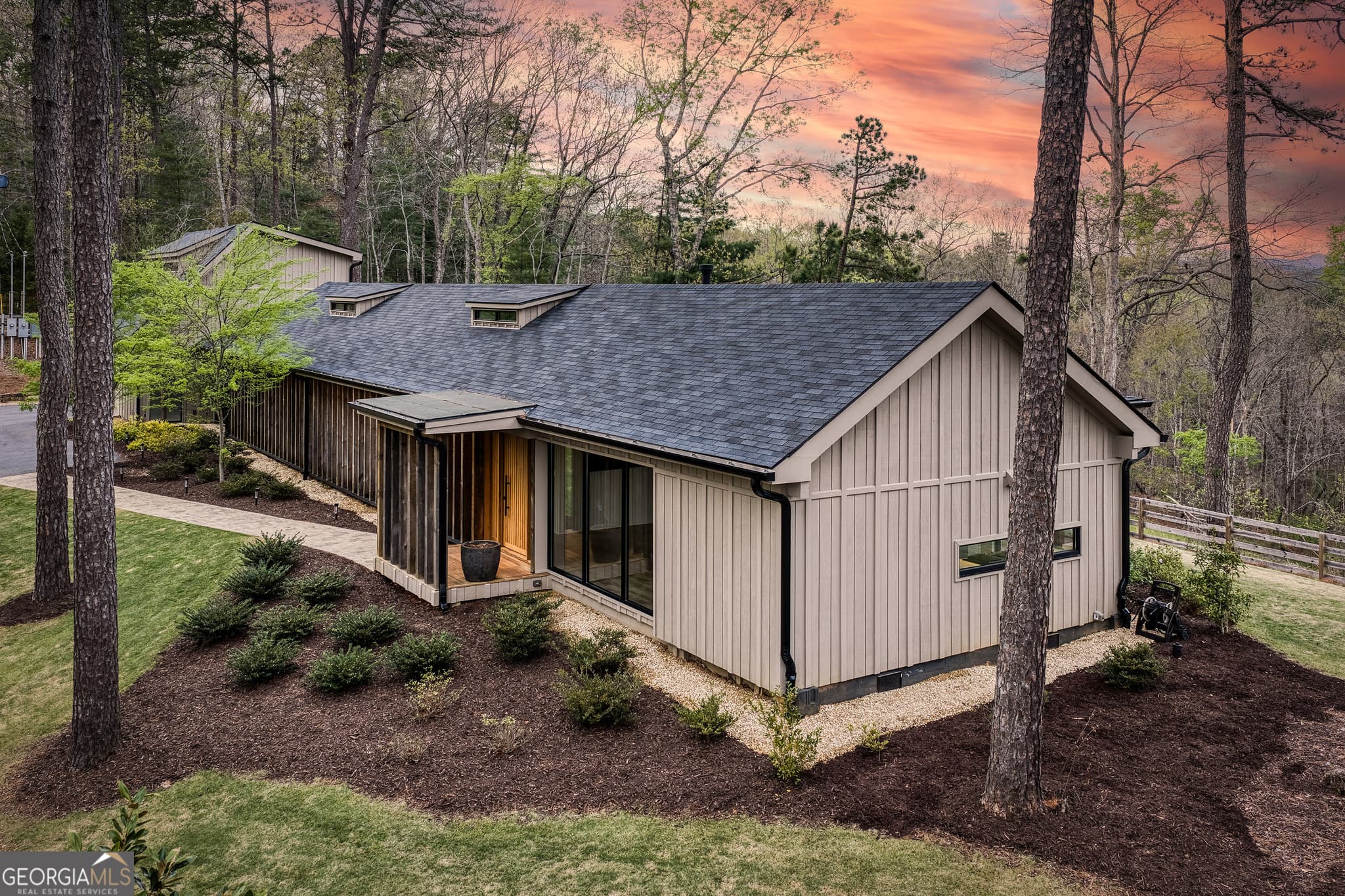 3 bedroom, 4 bathroom, 2,891 sq ft single family residence under contract at 133 Oasis Ridge Road, Lakemont, GA 30552 — photo 3