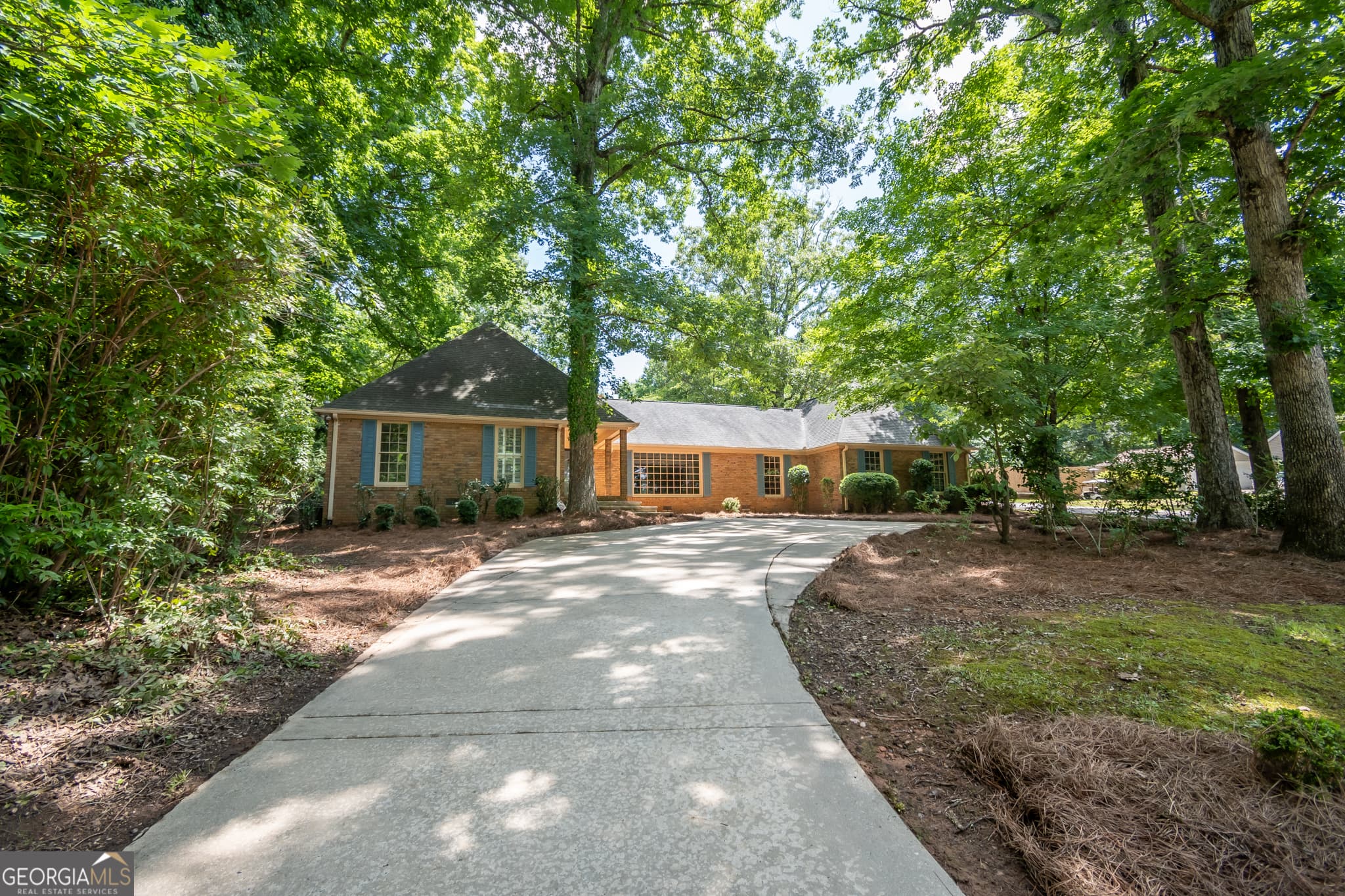 5 bedroom, 3.5 bathroom, 4,471 sq ft single family residence for sale at 139 Lake Forest Drive, Athens, GA 30607 — photo 2
