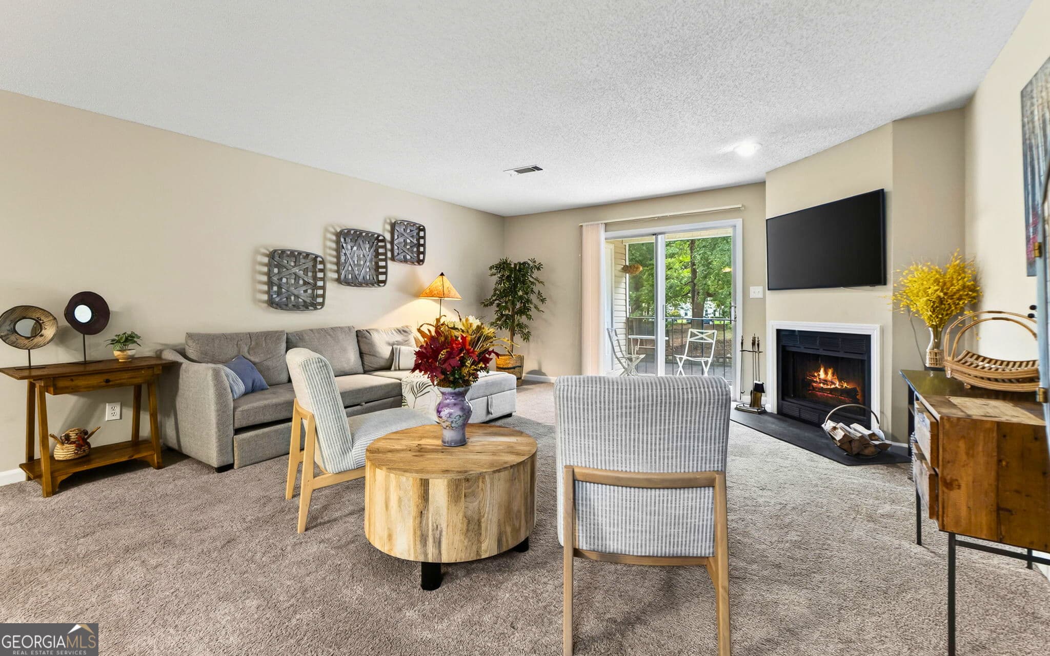 2 bedroom, 2 bathroom, 1,292 sq ft condominium for sale at 825 Ridgefield Drive, Peachtree City, GA 30269 — photo 2