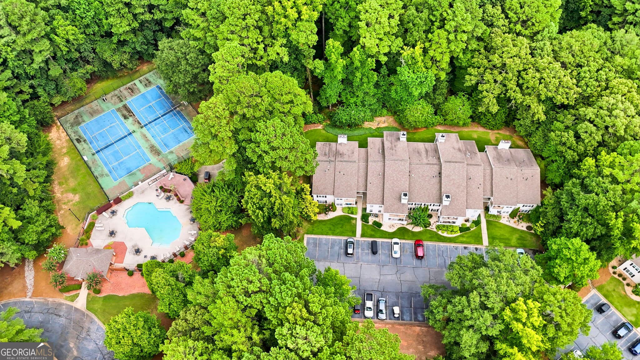 2 bedroom, 2 bathroom, 1,292 sq ft condominium for sale at 825 Ridgefield Drive, Peachtree City, GA 30269 — photo 3