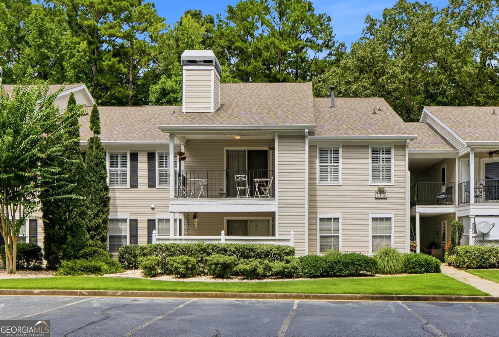 2 bedroom, 2 bathroom, 1,292 sq ft condominium for sale at 825 Ridgefield Drive, Peachtree City, GA 30269