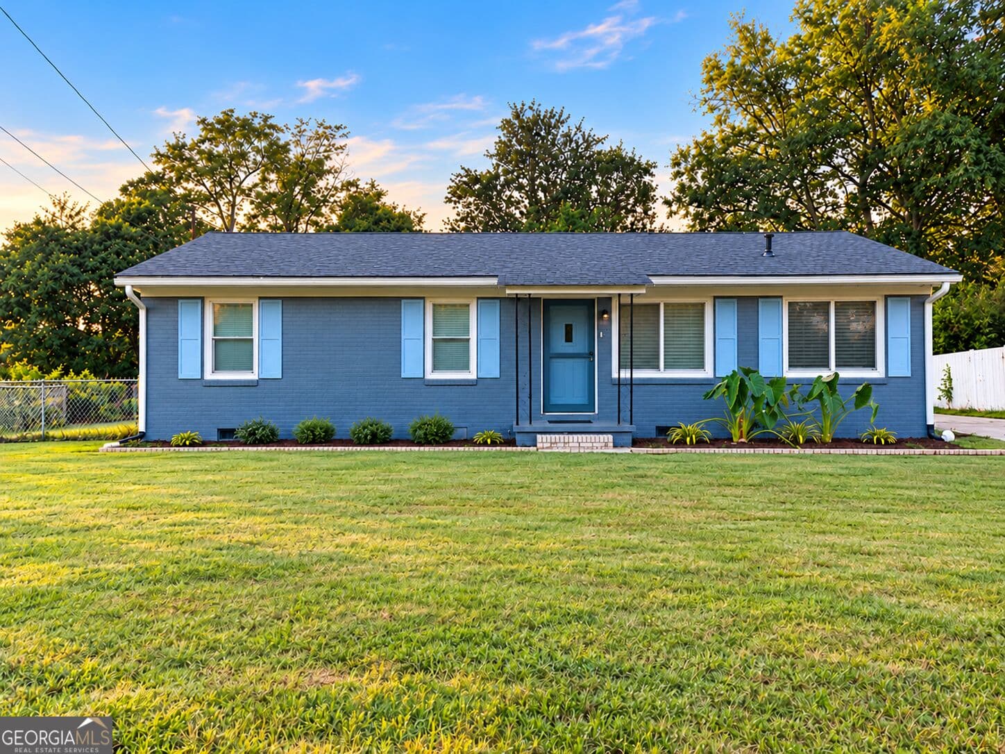 3 bedroom, 2 bathroom, 1,821 sq ft single family residence for sale at 113 Ravenwood Way, Warner Robins, GA 31093