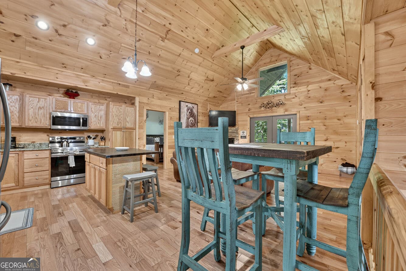 3 bedroom, 3 bathroom, 2,080 sq ft cabin,single family residence for sale at 203 Buck Creek Trail, Epworth, GA 30541 — photo 4
