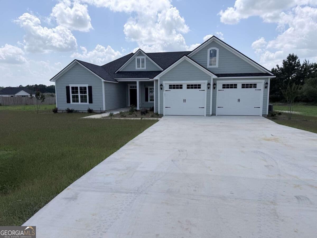 4 bedroom, 2 bathroom, 1,780 sq ft single family residence for sale at 402 Bailey Circle, Thomasville, GA 31757 — photo 2