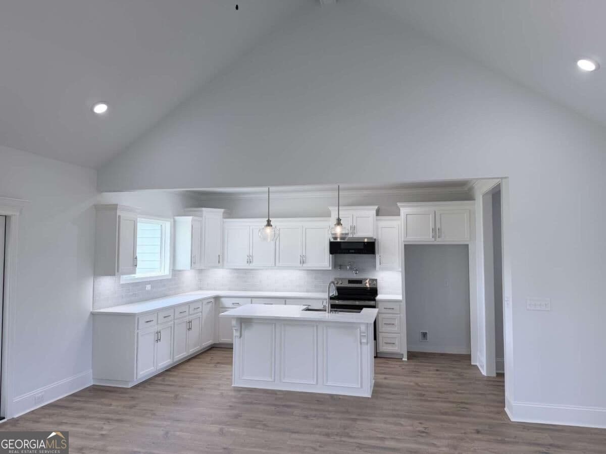 4 bedroom, 2 bathroom, 1,780 sq ft single family residence for sale at 402 Bailey Circle, Thomasville, GA 31757 — photo 3