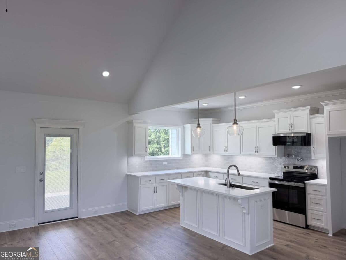 4 bedroom, 2 bathroom, 1,780 sq ft single family residence for sale at 402 Bailey Circle, Thomasville, GA 31757 — photo 4