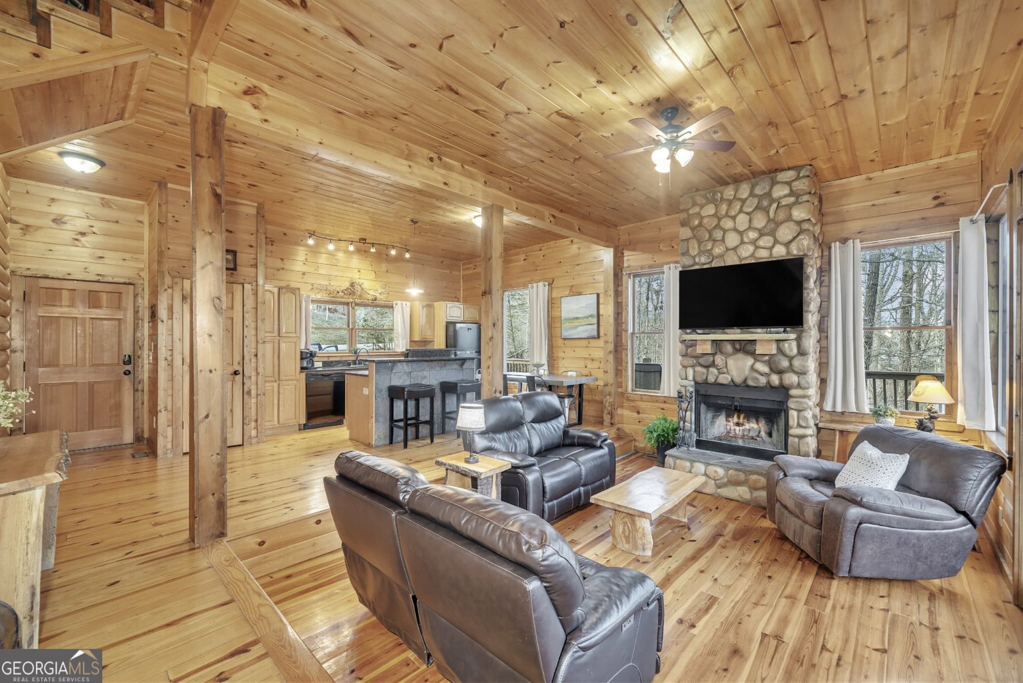 3 bedroom, 3 bathroom, 2,745 sq ft cabin,single family residence for sale at 417 Hickory Ridge Drive, Cleveland, GA 30528 — photo 2