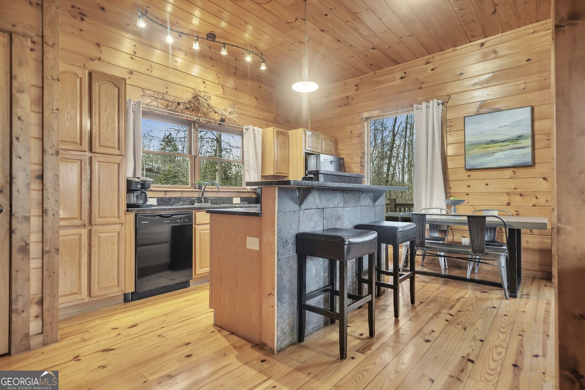 3 bedroom, 3 bathroom, 2,745 sq ft cabin,single family residence for sale at 417 Hickory Ridge Drive, Cleveland, GA 30528 — photo 3