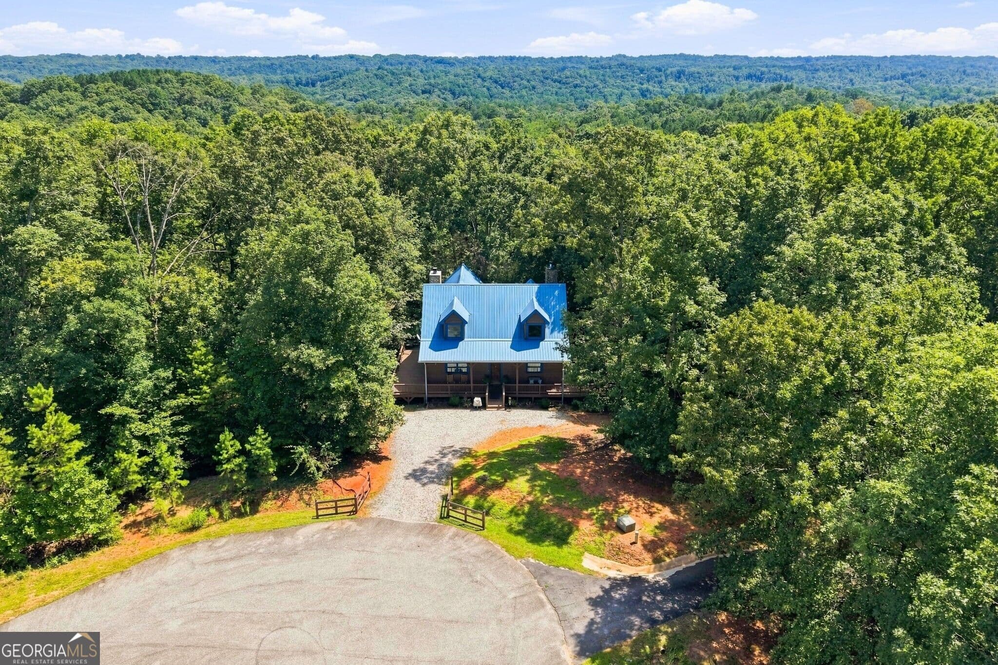3 bedroom, 3 bathroom, 2,745 sq ft cabin,single family residence for sale at 417 Hickory Ridge Drive, Cleveland, GA 30528 — photo 9