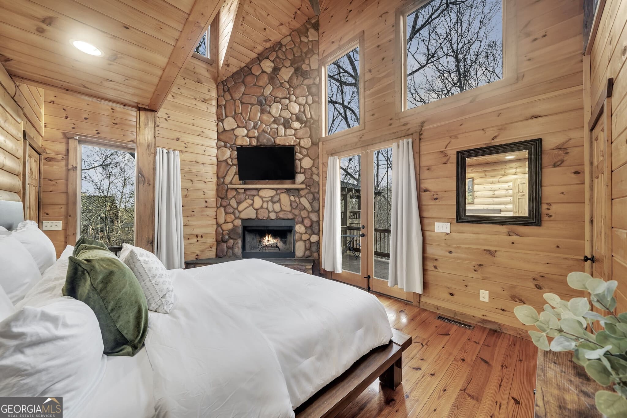 3 bedroom, 3 bathroom, 2,745 sq ft cabin,single family residence for sale at 417 Hickory Ridge Drive, Cleveland, GA 30528 — photo 4