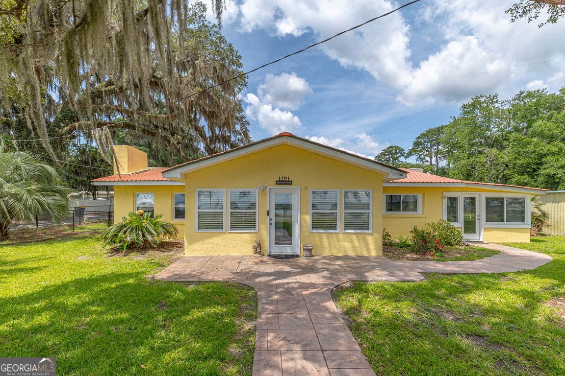 3 bedroom, 2 bathroom, 1,528 sq ft single family residence for sale at 1291 River Street, Townsend, GA 31331