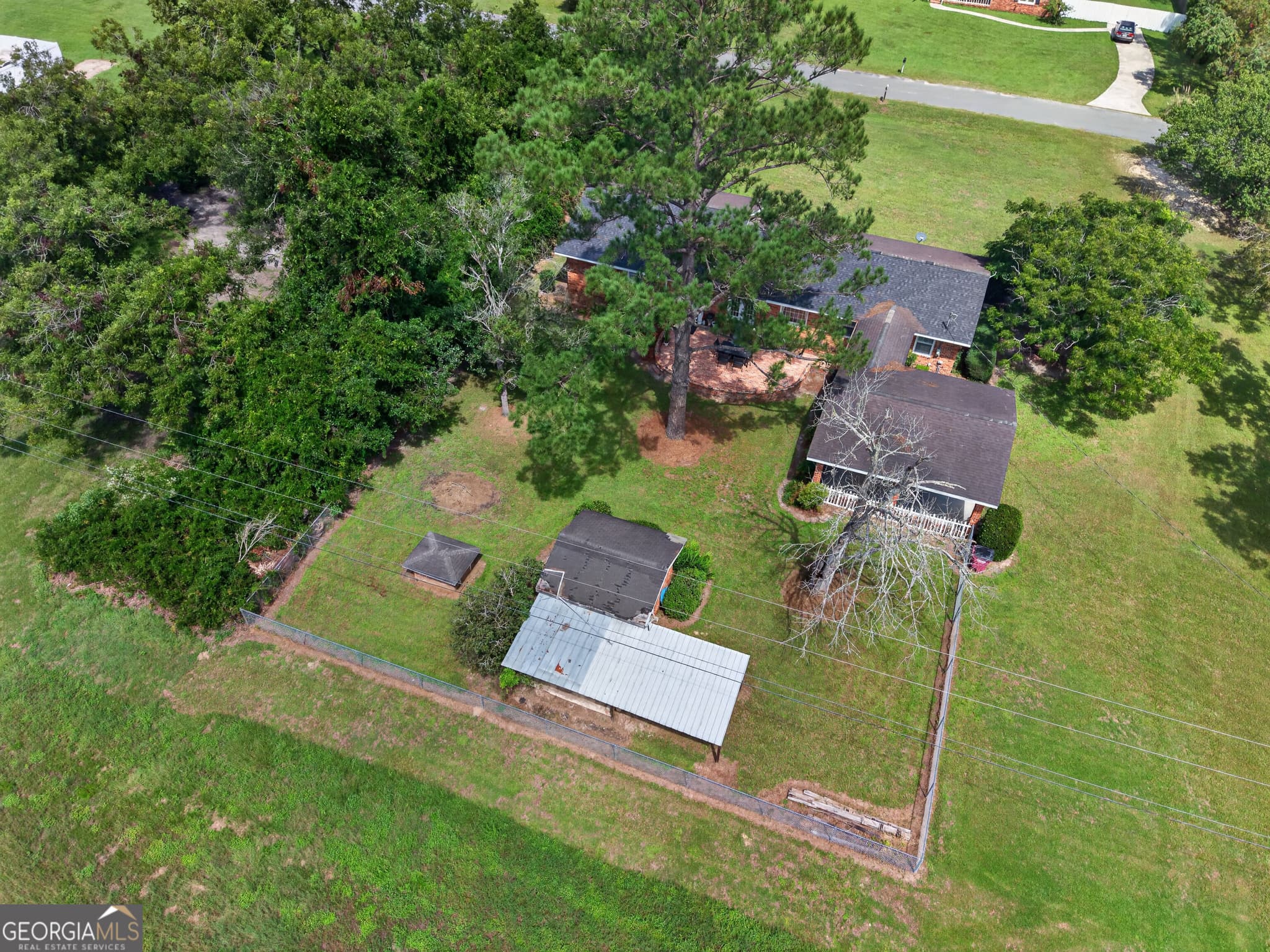 3 bedroom, 2 bathroom, 1,739 sq ft single family residence for sale at 2027 Ellis Lane, Blackshear, GA 31516 — photo 3