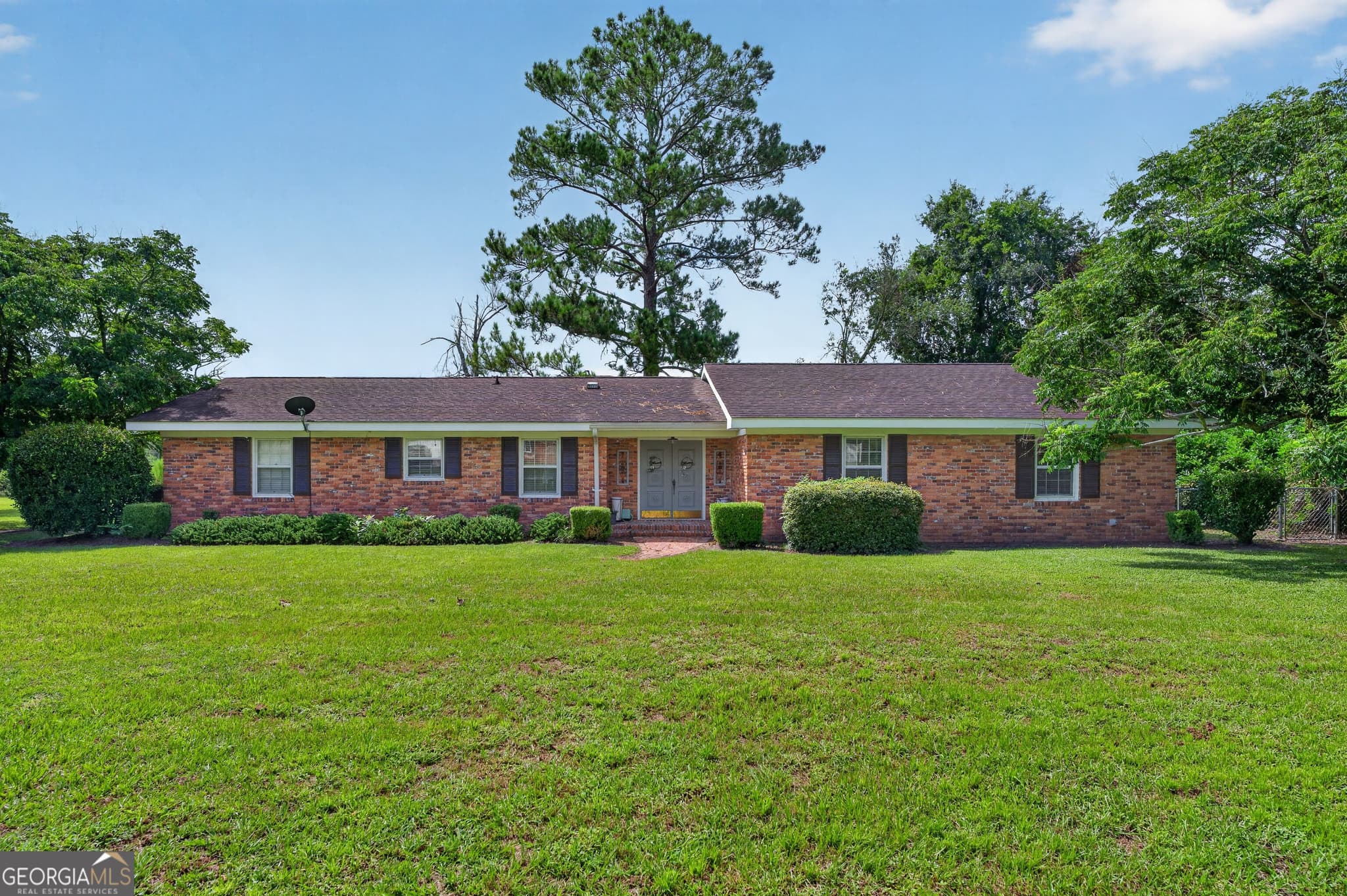 3 bedroom, 2 bathroom, 1,739 sq ft single family residence for sale at 2027 Ellis Lane, Blackshear, GA 31516