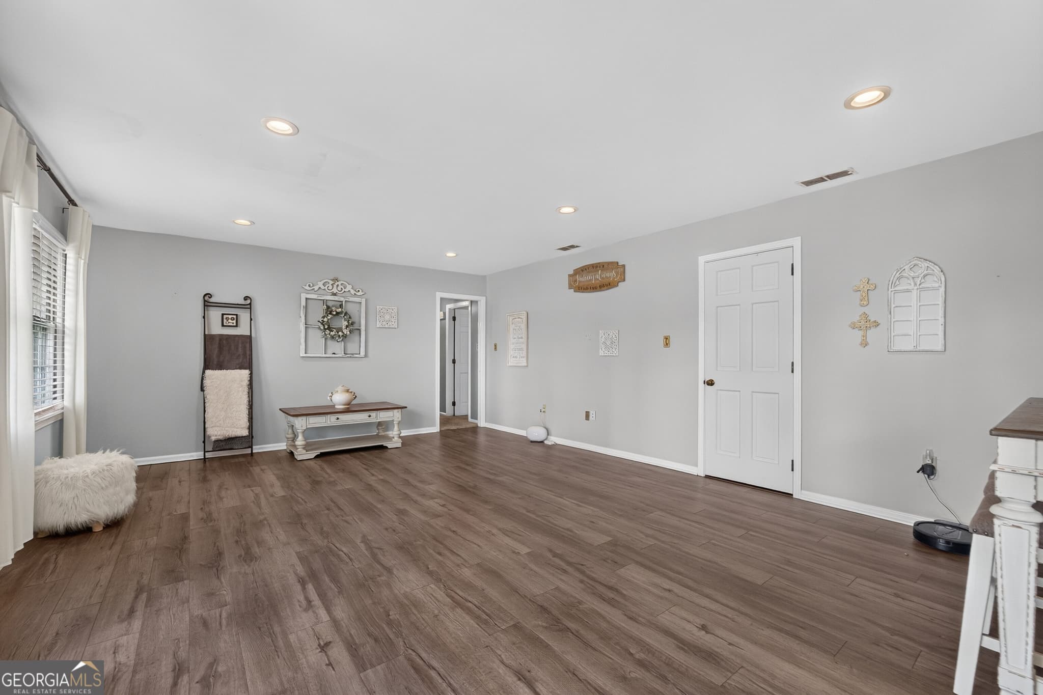 3 bedroom, 2 bathroom, 1,739 sq ft single family residence for sale at 2027 Ellis Lane, Blackshear, GA 31516 — photo 9