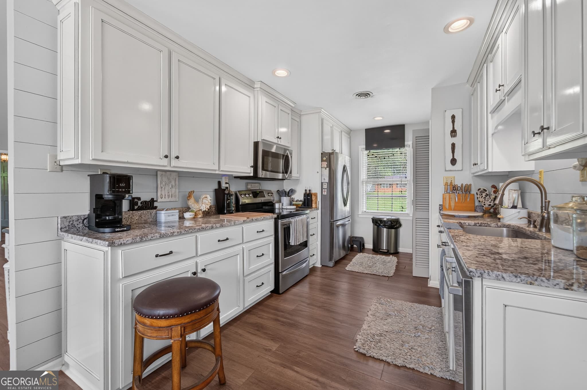 3 bedroom, 2 bathroom, 1,739 sq ft single family residence for sale at 2027 Ellis Lane, Blackshear, GA 31516 — photo 10