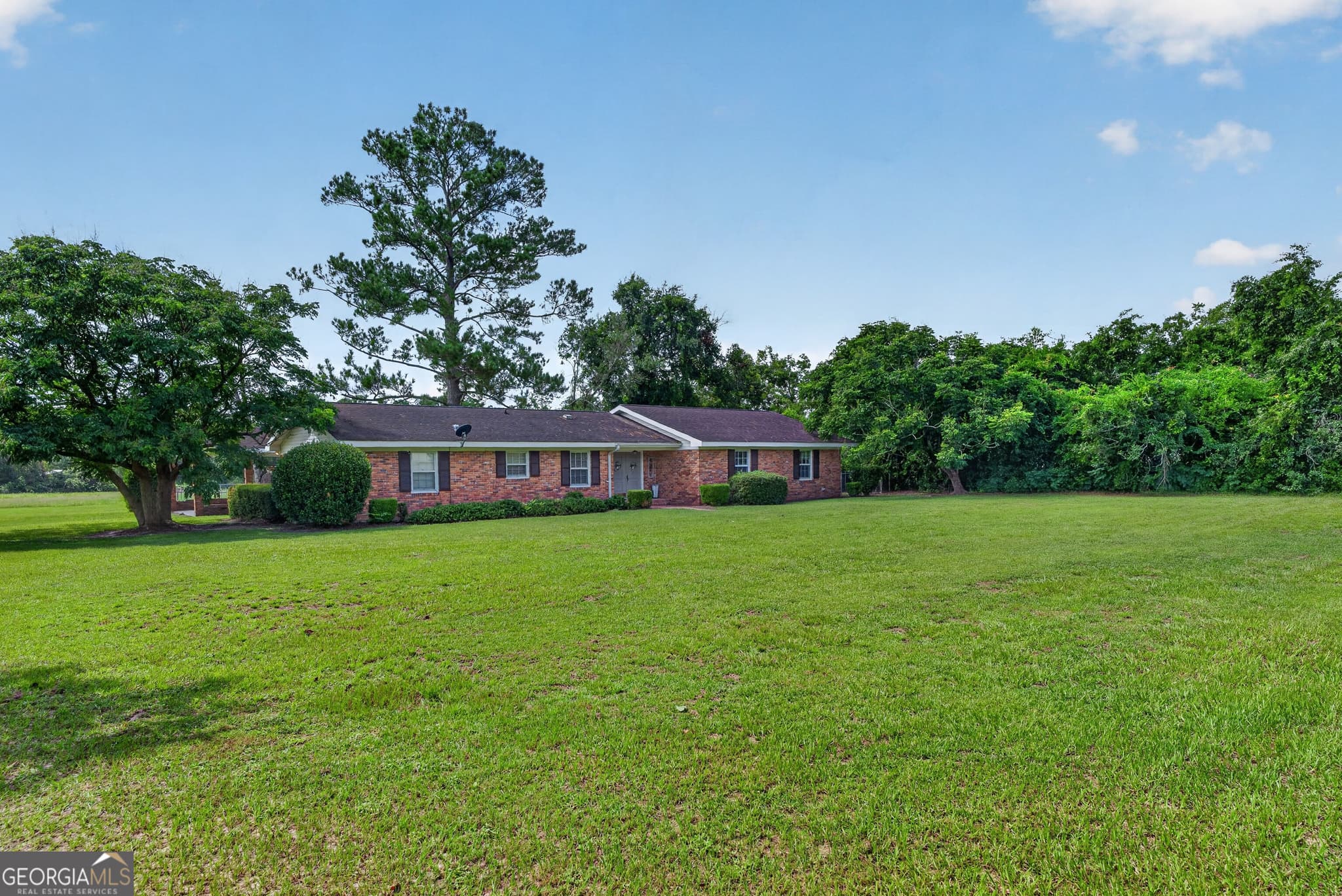 3 bedroom, 2 bathroom, 1,739 sq ft single family residence for sale at 2027 Ellis Lane, Blackshear, GA 31516 — photo 4