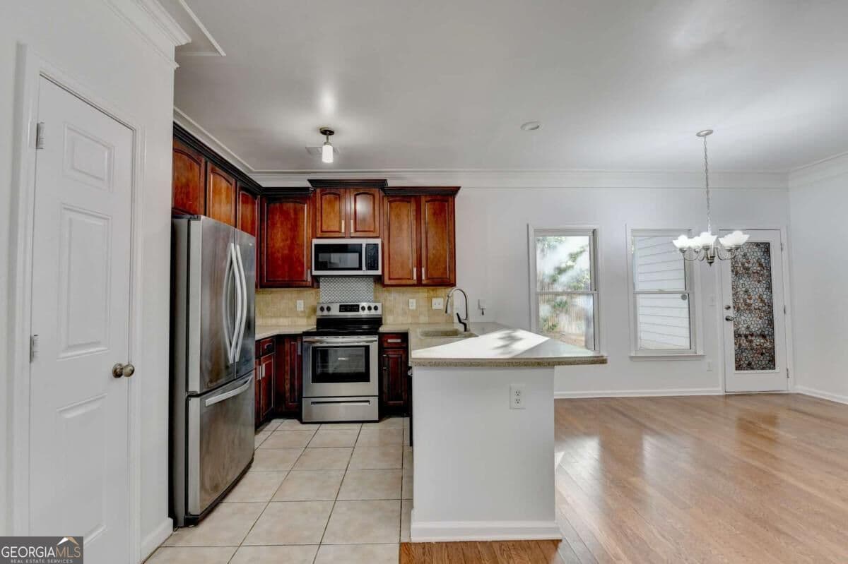 3 bedroom, 2.5 bathroom, 1,548 sq ft condominium for sale at 5510 Stonewood Court, Norcross, GA 30093 — photo 5