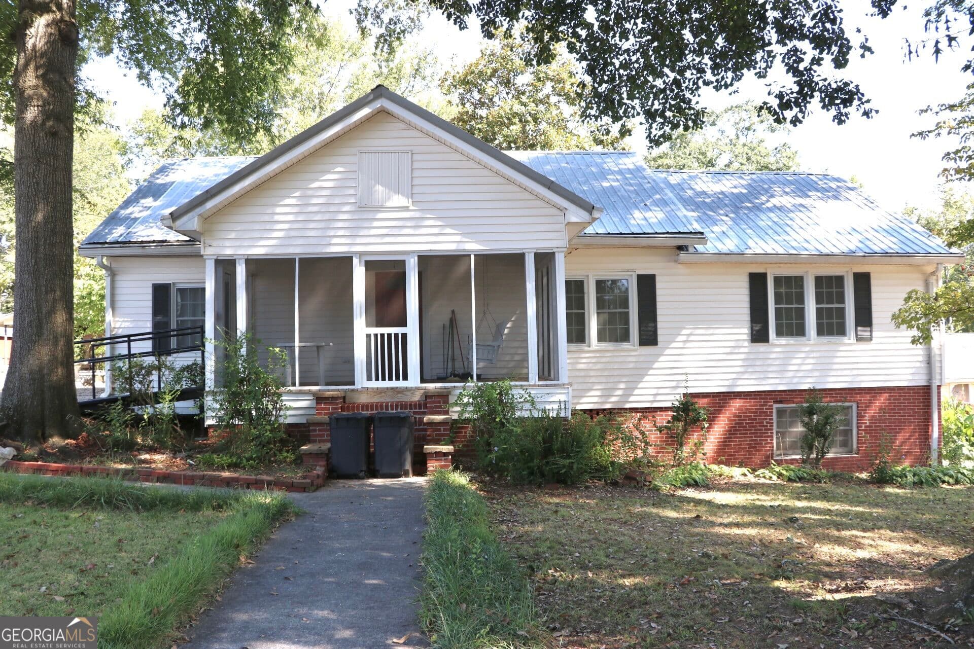 3 bedroom, 2 bathroom, 1,625 sq ft single family residence for sale at 40 Church Street, Trion, GA 30753 — photo 2