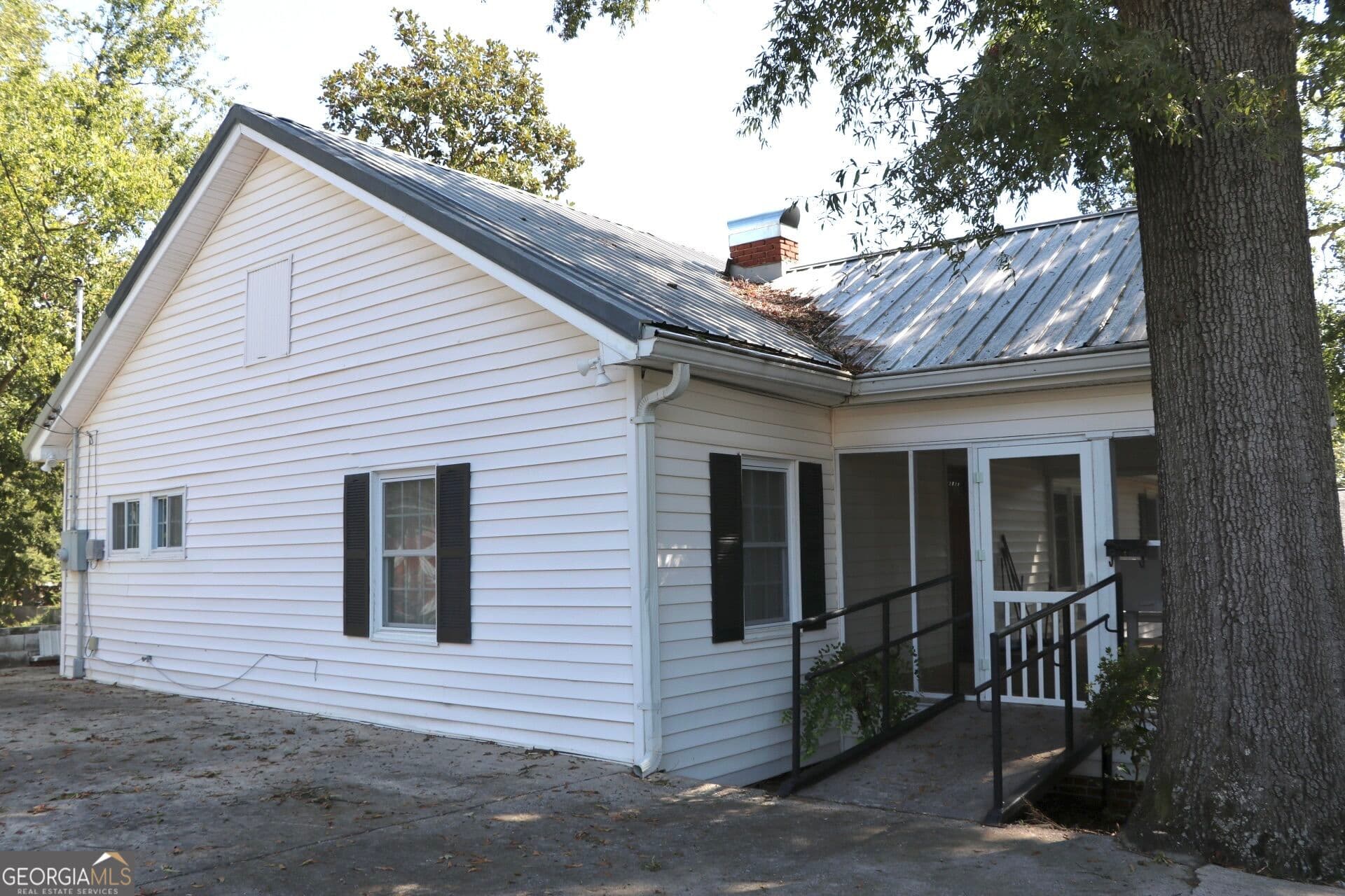 3 bedroom, 2 bathroom, 1,625 sq ft single family residence for sale at 40 Church Street, Trion, GA 30753 — photo 5