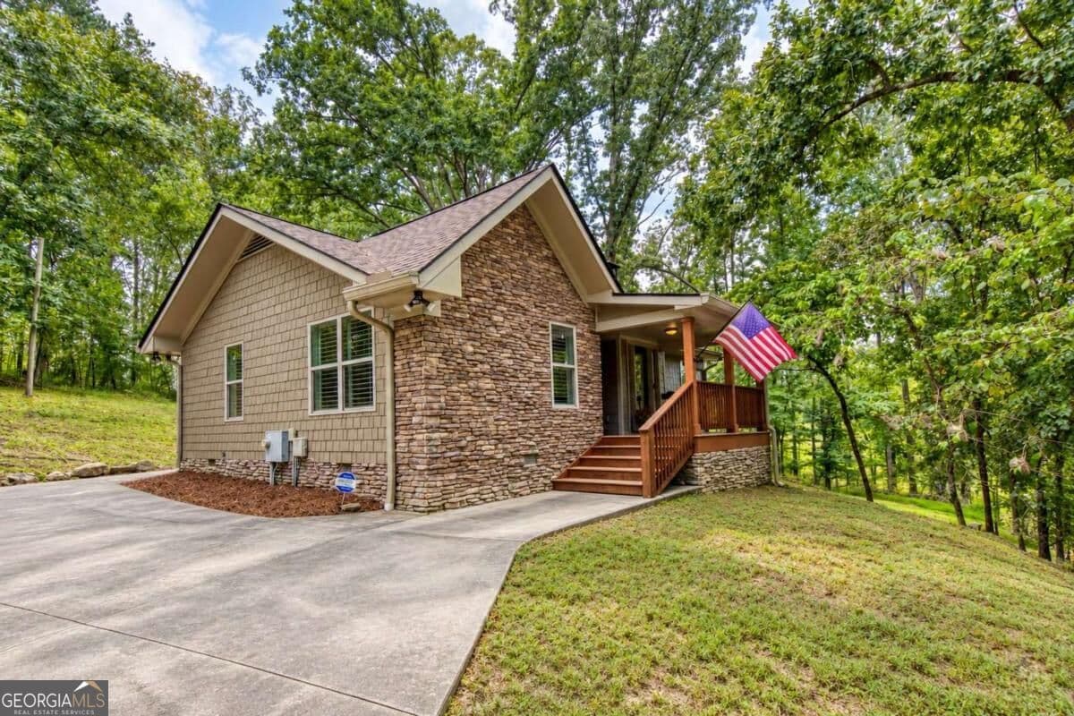 1 bedroom, 1 bathroom, 978 sq ft cabin,single family residence for sale at 7615 Whitmire Road, Cumming, GA 30028 — photo 2