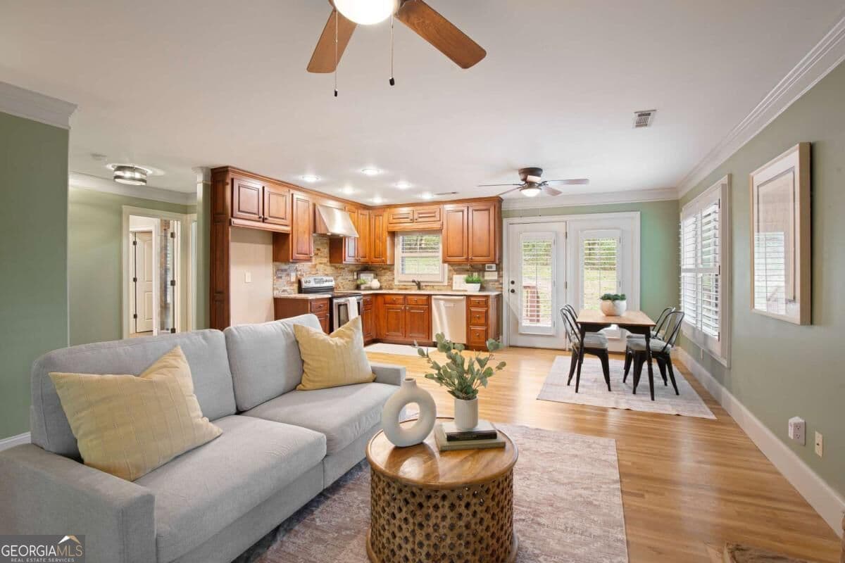 1 bedroom, 1 bathroom, 978 sq ft cabin,single family residence for sale at 7615 Whitmire Road, Cumming, GA 30028 — photo 6