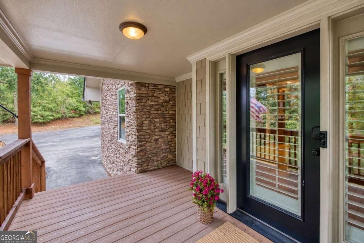 1 bedroom, 1 bathroom, 978 sq ft cabin,single family residence for sale at 7615 Whitmire Road, Cumming, GA 30028 — photo 3