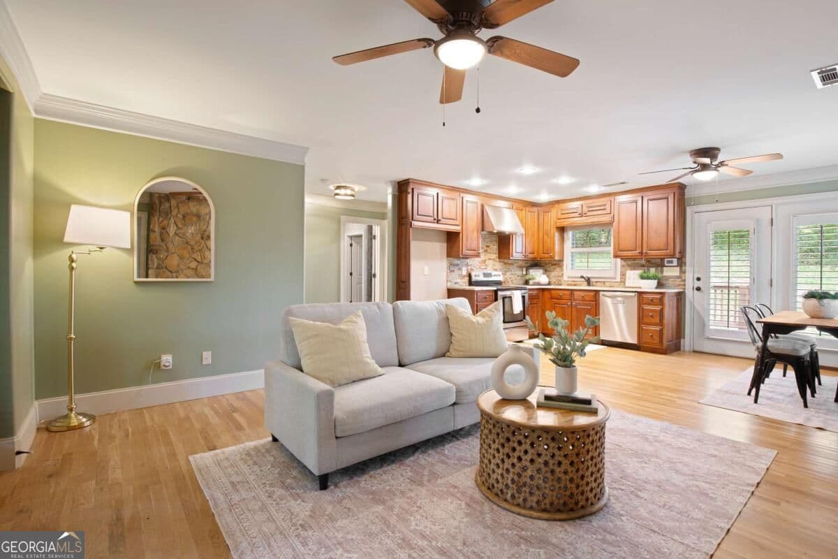 1 bedroom, 1 bathroom, 978 sq ft cabin,single family residence for sale at 7615 Whitmire Road, Cumming, GA 30028 — photo 5