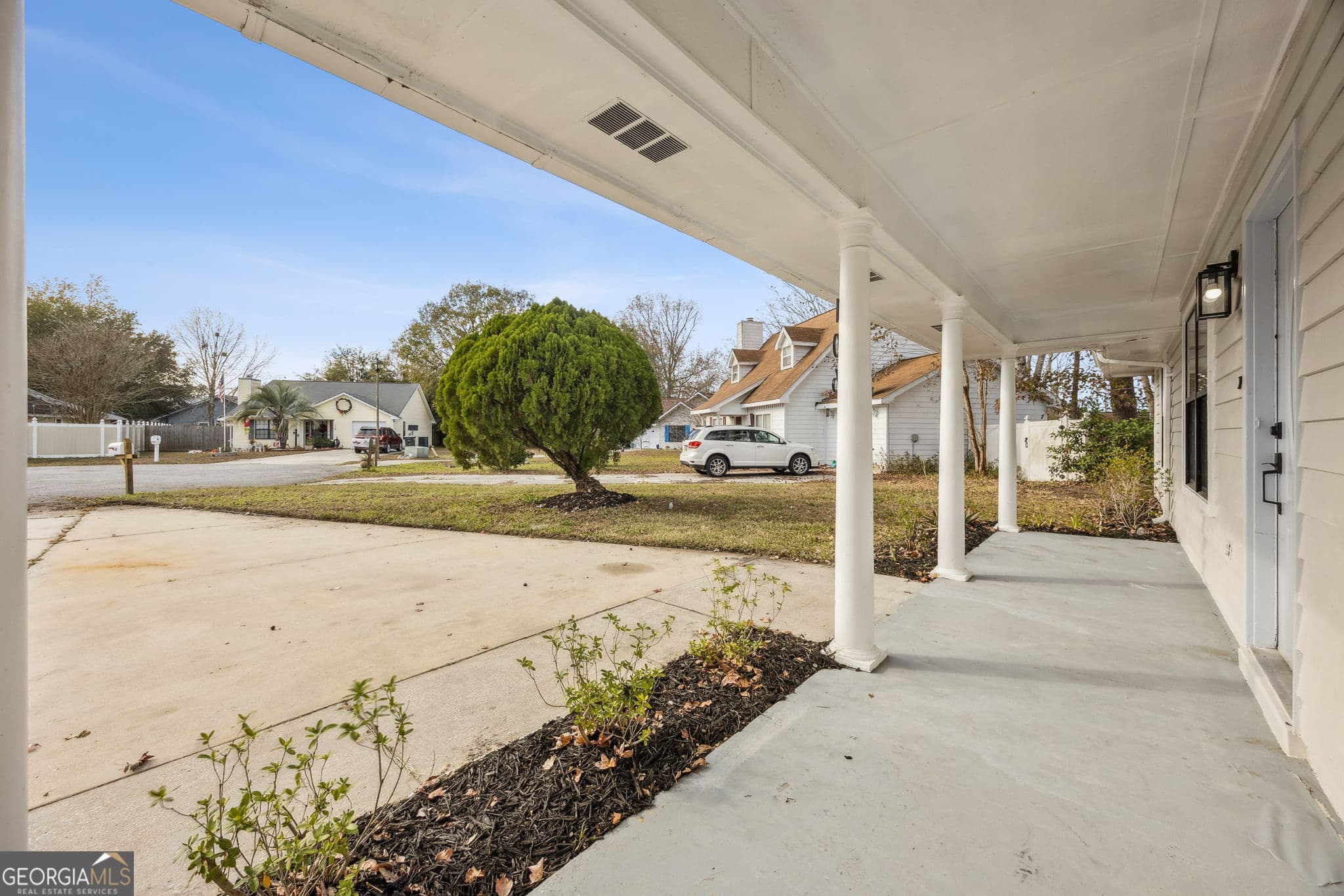6 bedroom, 4 bathroom, 3,920 sq ft single family residence for sale at 106 Meadow Court, Kingsland, GA 31548 — photo 3