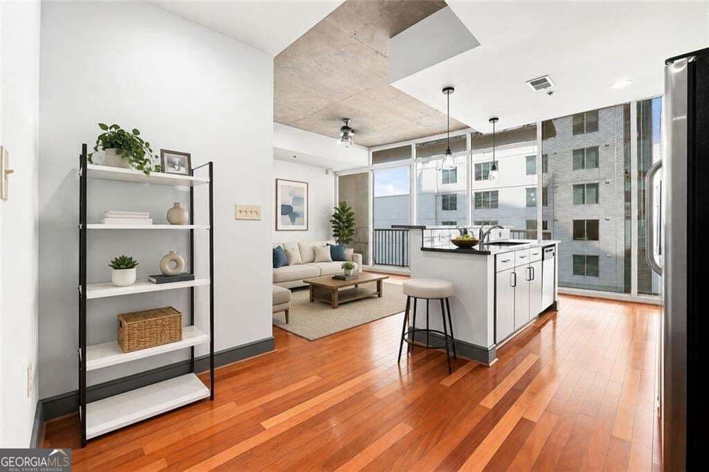1 bedroom, 1 bathroom, 774 sq ft condominium for sale at 44 Peachtree Place 626, Atlanta, GA 30309 — photo 6