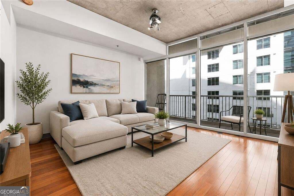 1 bedroom, 1 bathroom, 774 sq ft condominium for sale at 44 Peachtree Place 626, Atlanta, GA 30309 — photo 7