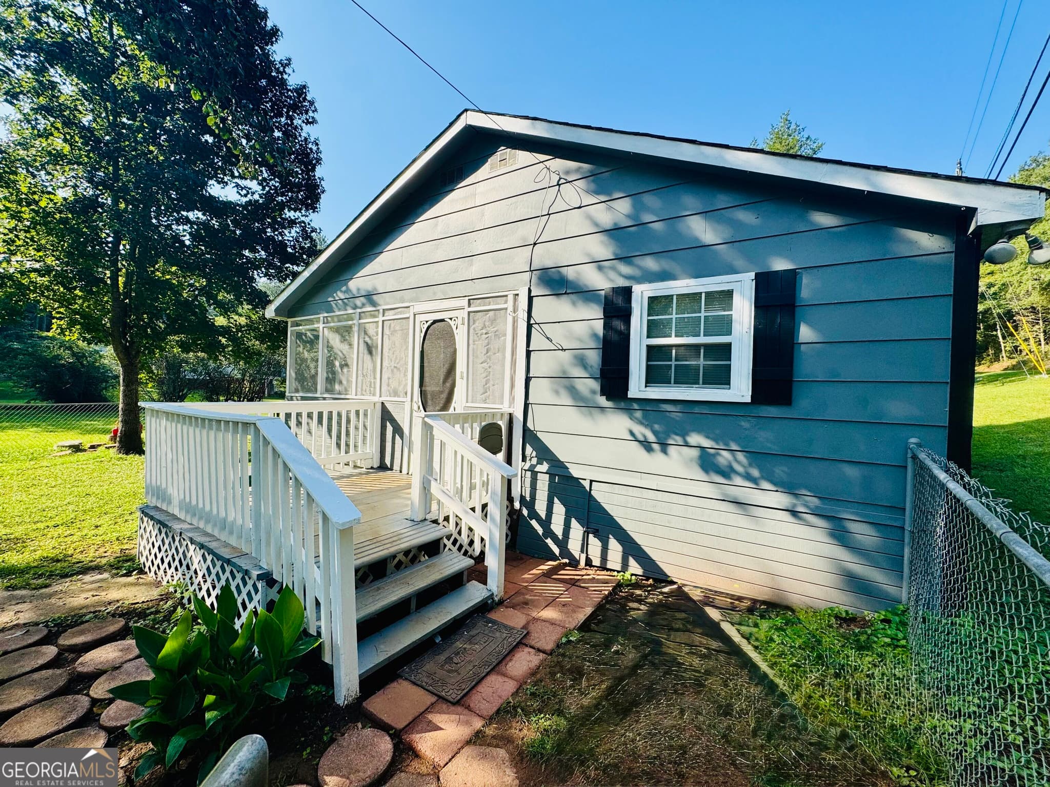 2 bedroom, 1 bathroom, 877 sq ft single family residence for sale at 482 E Pine Lake Drive, West Point, GA 31833 — photo 6