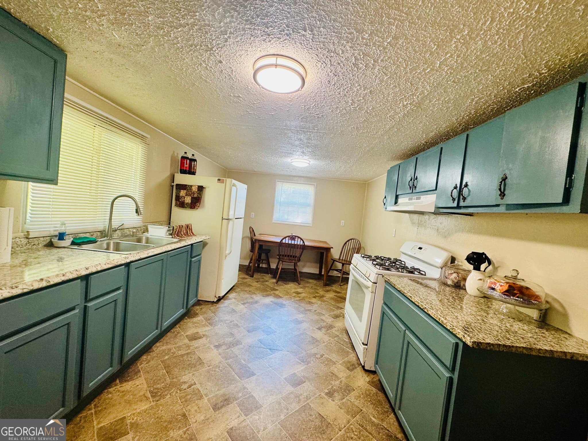 2 bedroom, 1 bathroom, 877 sq ft single family residence for sale at 482 E Pine Lake Drive, West Point, GA 31833 — photo 10