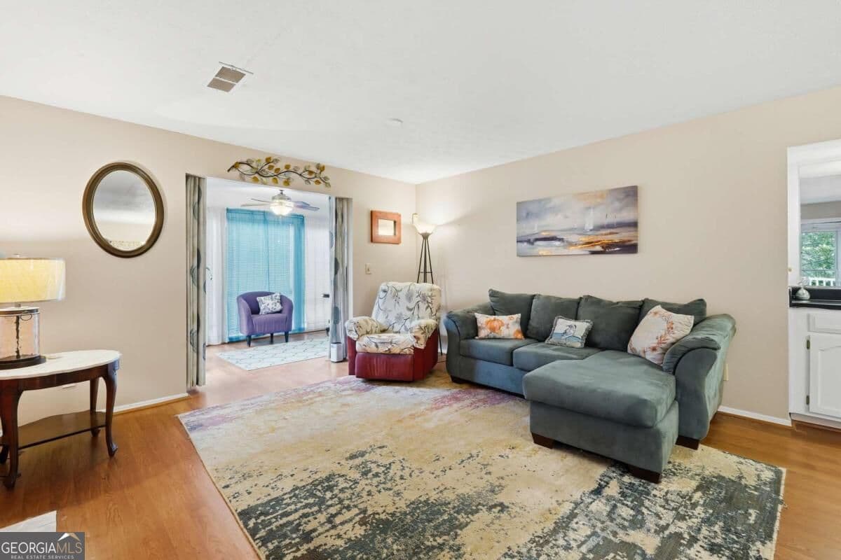 2 bedroom, 2 bathroom, 1,166 sq ft condominium for sale at 1624 Raleigh Circle 1624, Marietta, GA 30067 — photo 3
